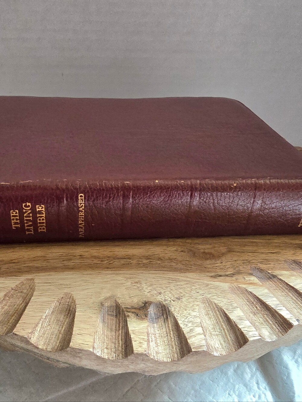 Vtg "The Living Bible" Paraphrased  Red Cowhide Leather 5" X 1 1/4" X 7 1/4" EUC